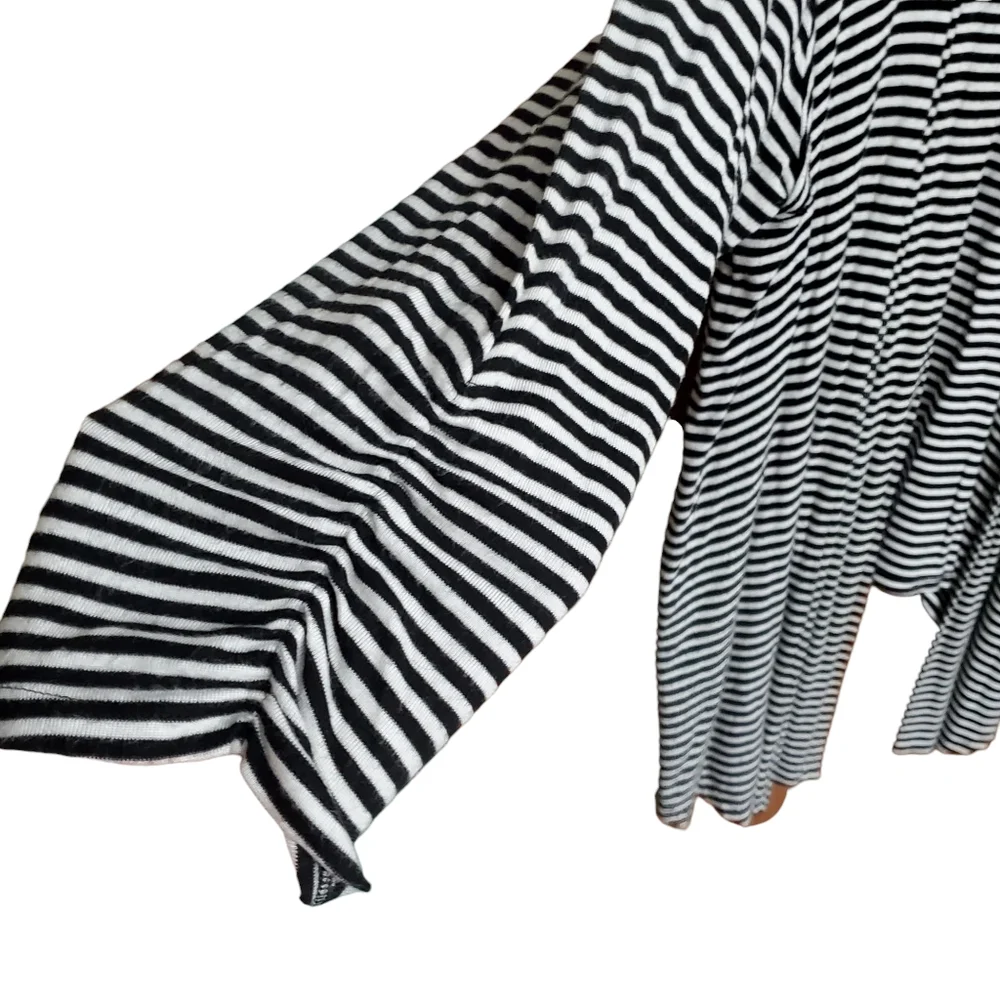 Torrid B&W rouched sleeve cardigan - Picture 13 of 14